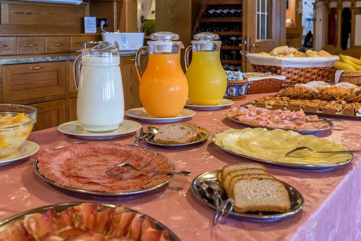 Breakfast/Coffee Service 29 of 33