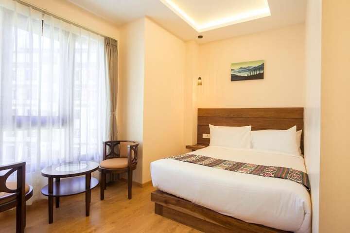 Room 6 of 25