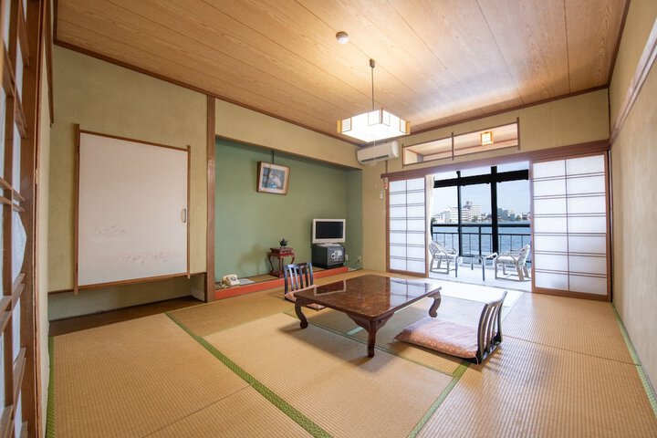 Room 5 of 17
