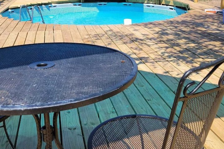 Pool 44 of 48