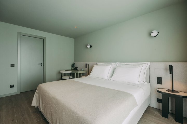 Room 34 of 145