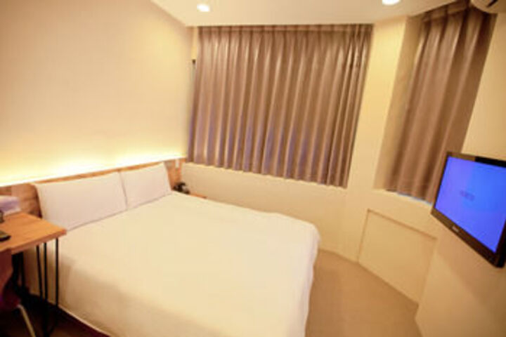 Room 12 of 33
