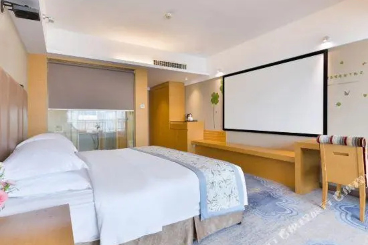Room 8 of 8