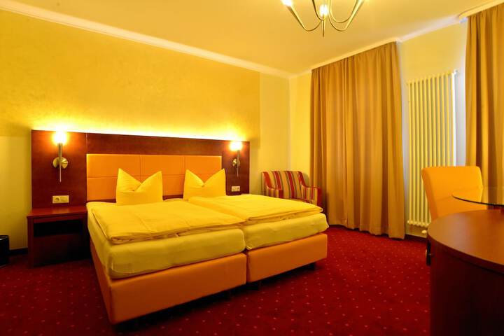 Room 16 of 40
