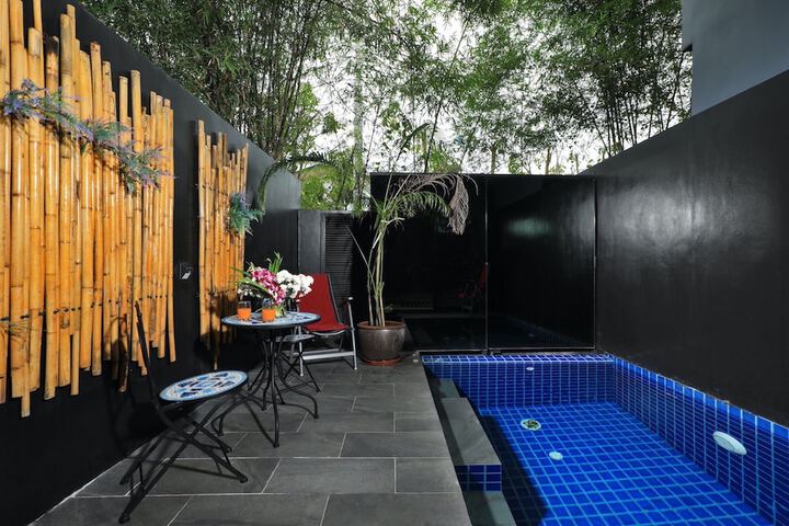Pool 105 of 154
