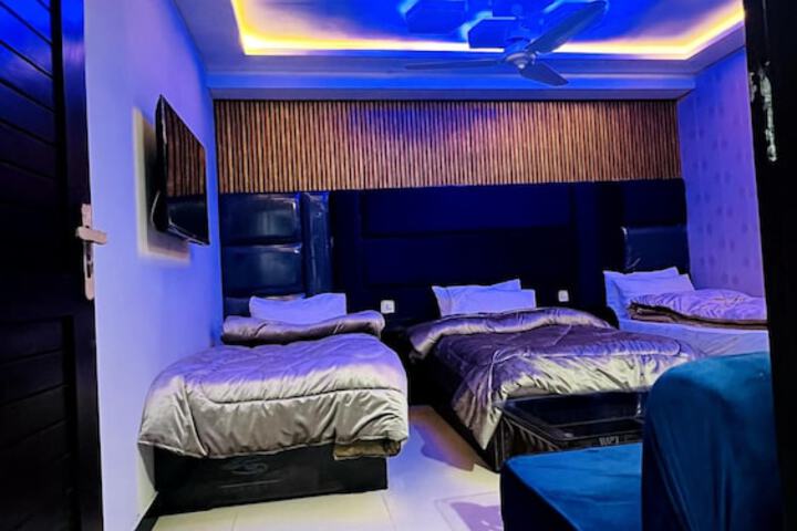 Room 10 of 24