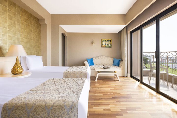 Room 44 of 165
