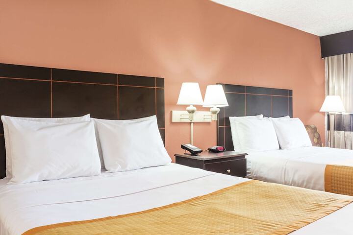 2 Queen Beds (11 of 11)