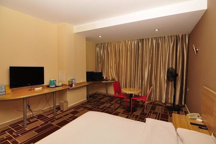 Room 33 of 90