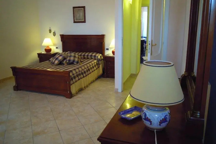 Room 4 of 17