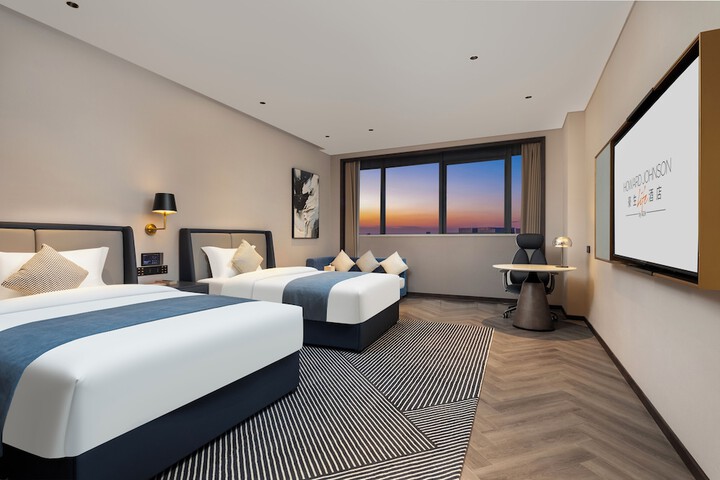 Room 10 of 46