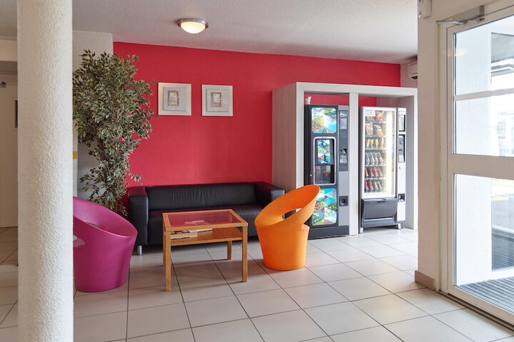 Entrance & Lobby