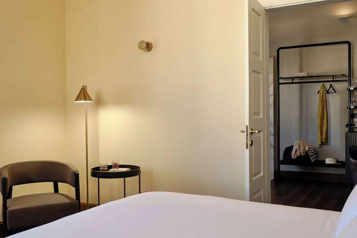 Room 85 of 206