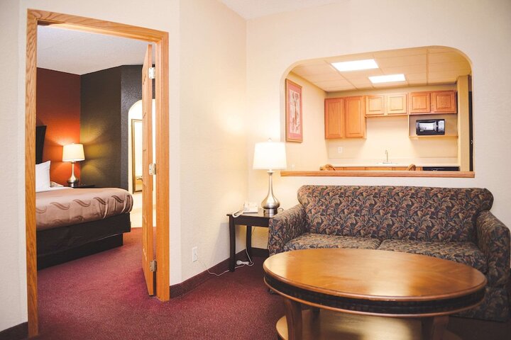 1 King Bed (2 of 27)