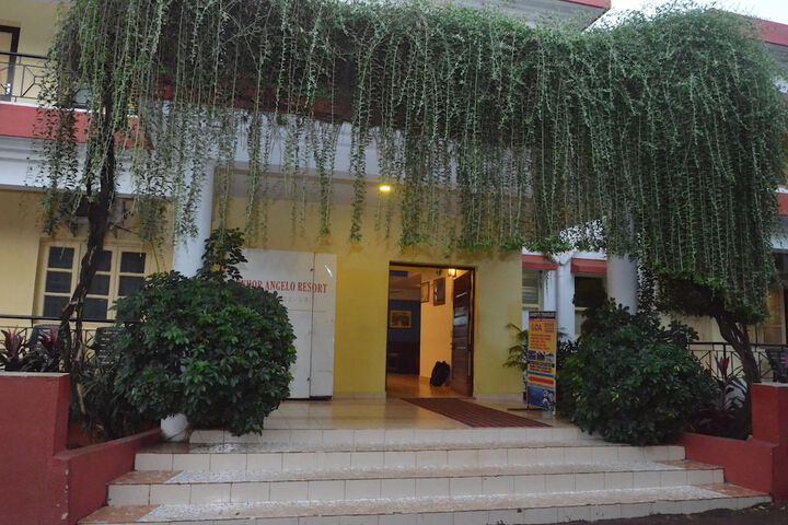 Hotel Pool