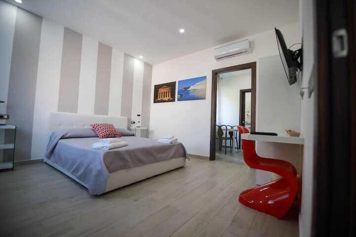 Room 7 of 24
