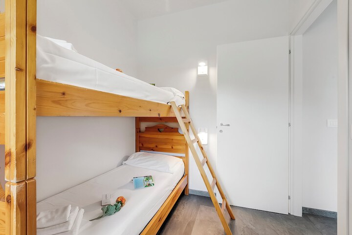 Room 6 of 37