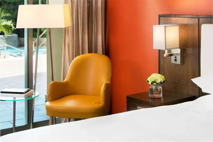Room 4 of 32
