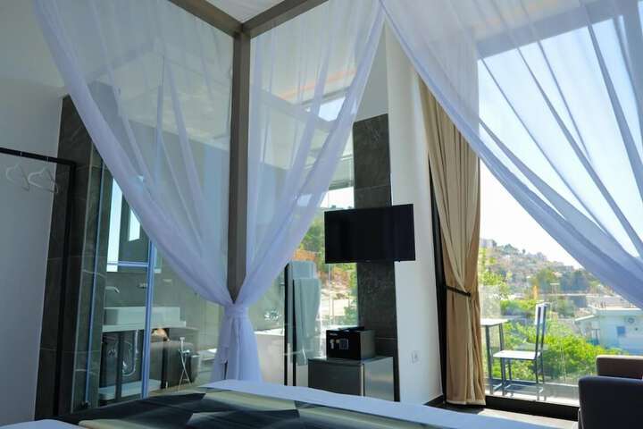 Room 4 of 22