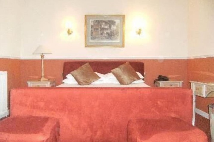 Room 14 of 34