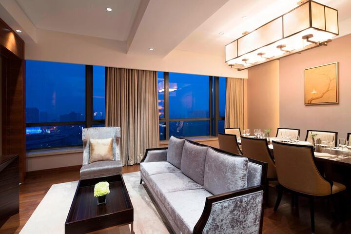 Room 15 of 48