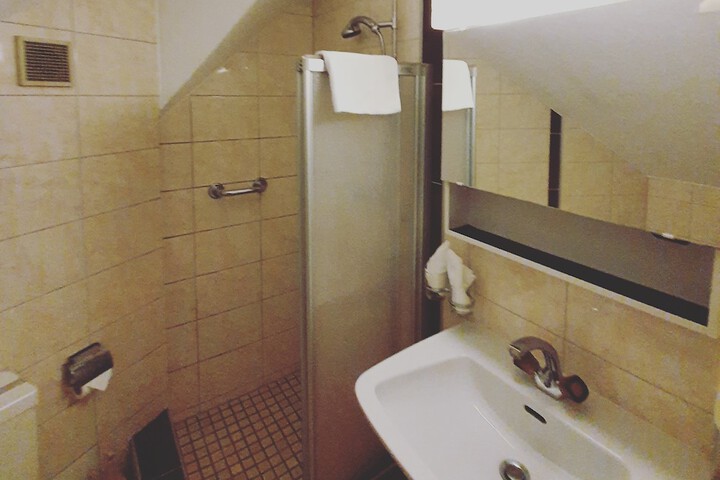 Room 206 of 266