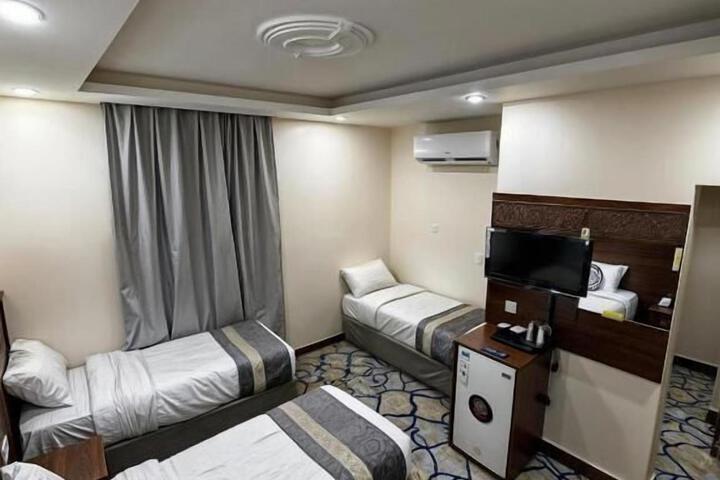 Room 8 of 18
