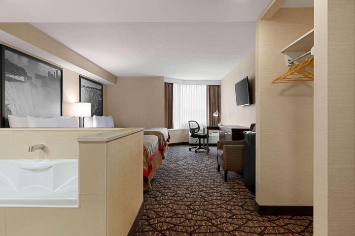 2 Queen Beds Accessible (13 of 16)