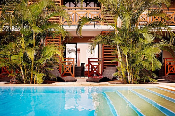 Hotel Pool