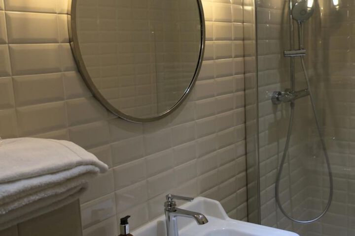 Room 41 of 60