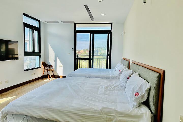Room 13 of 22