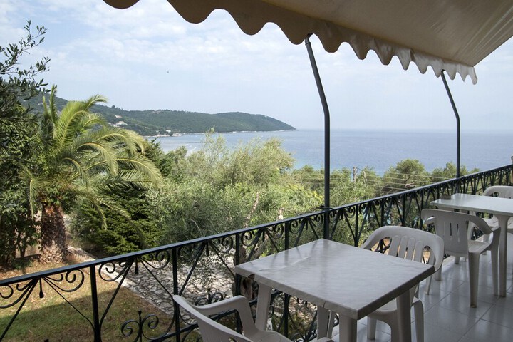Apraos Bay Hotel in Kalamaki Beach 100m From the Lovely Sandy Beach