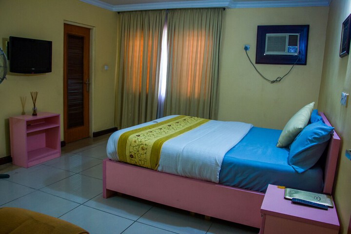 Room 16 of 44
