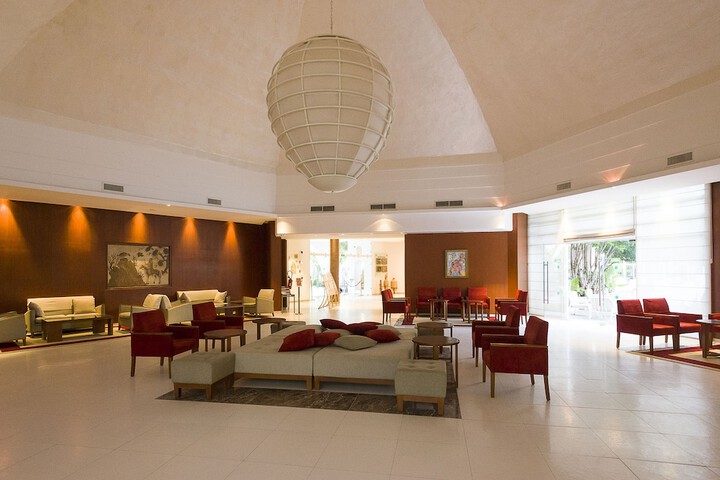 Entrance & Lobby