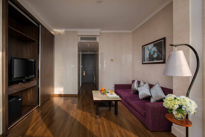 Room 6 of 45