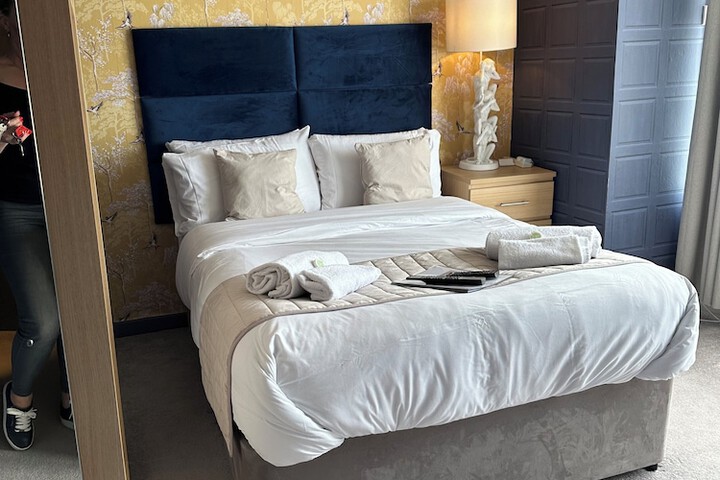 Room 34 of 171