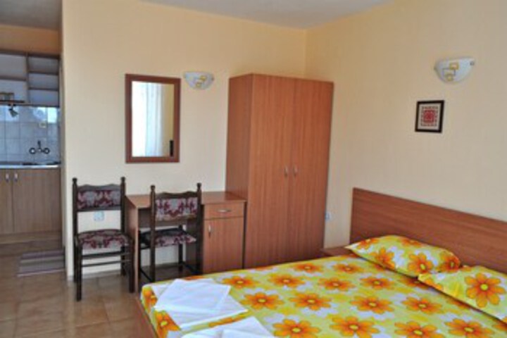 Room 18 of 33