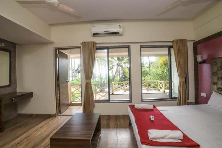Room 8 of 25