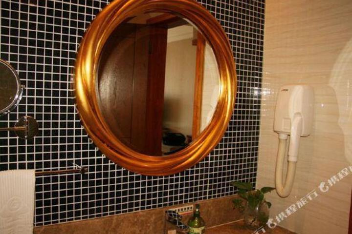 Sunshine Holiday Hotel
