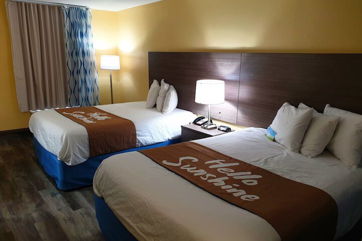 2 Queen Beds (3 of 9)