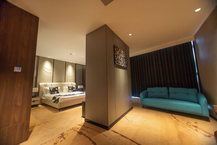 Room 56 of 148