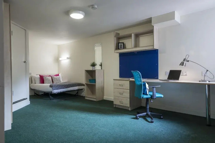 Room 7 of 11