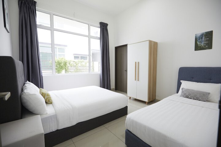 Room 30 of 173