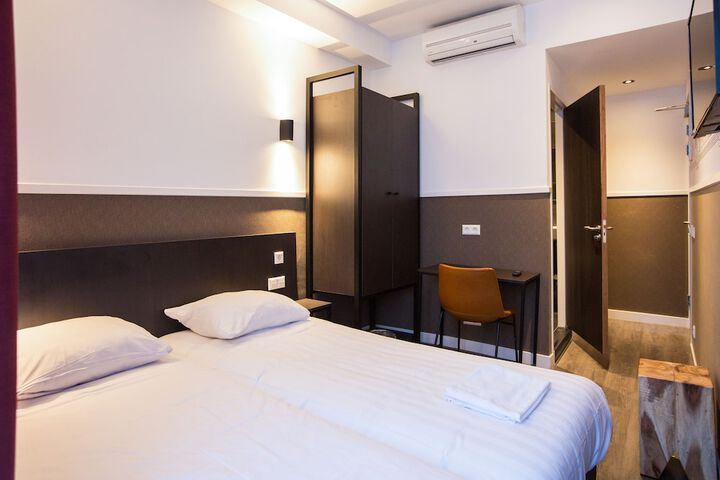 Room 10 of 37
