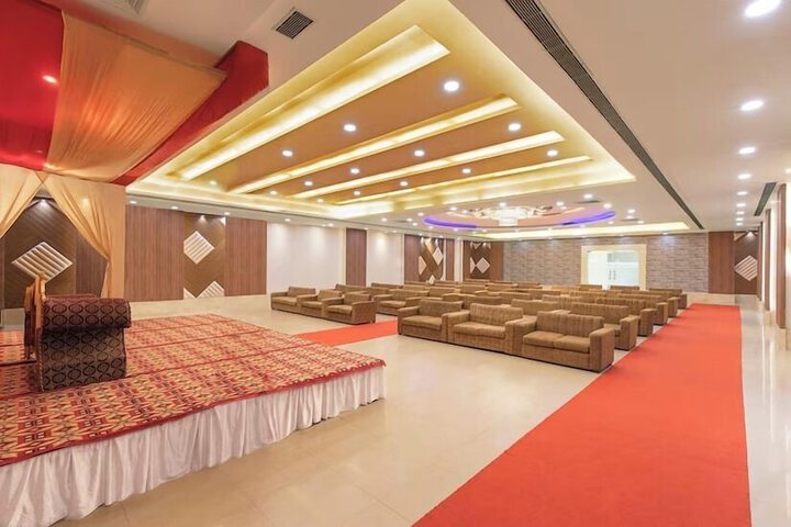 Ballroom/Hall 21 of 25