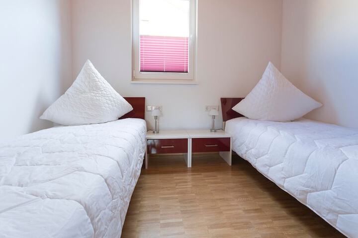 Room 7 of 47