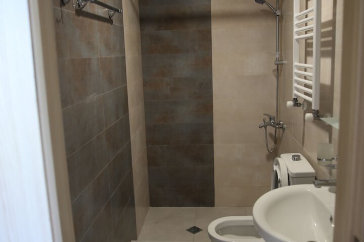 Room 10 of 72