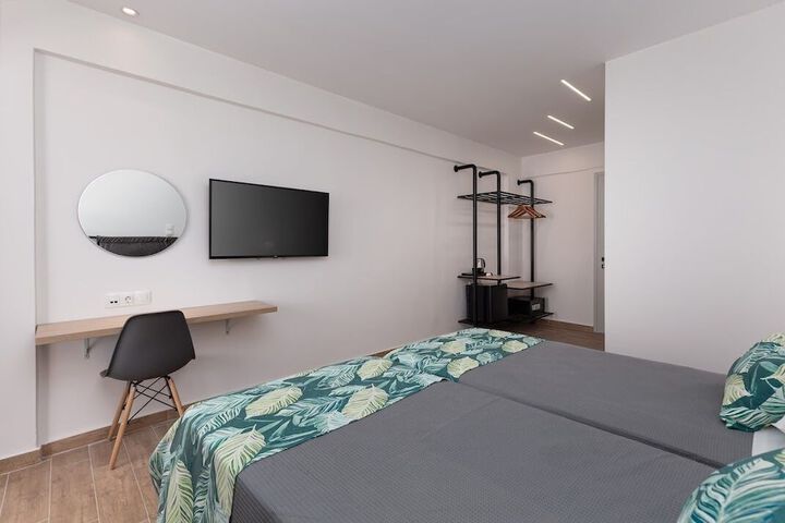 Room 33 of 39