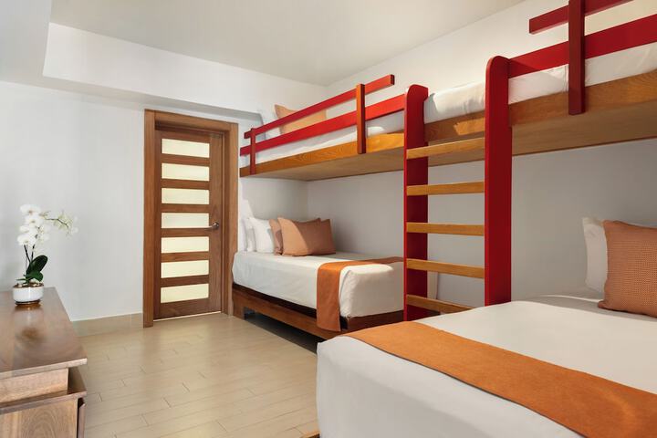 Room 14 of 132