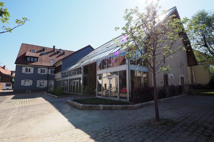 Hotel Exterior 40 of 42
